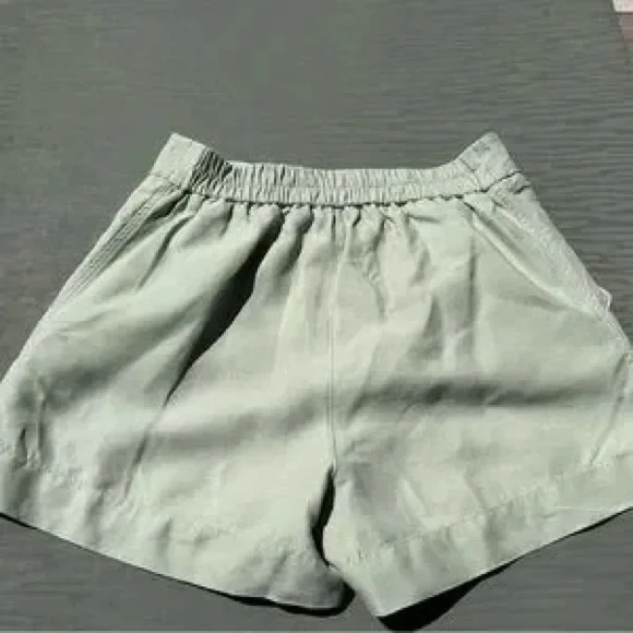 Aritzia Wilfred Fable Linen Green Shorts - Picture 3 of 5